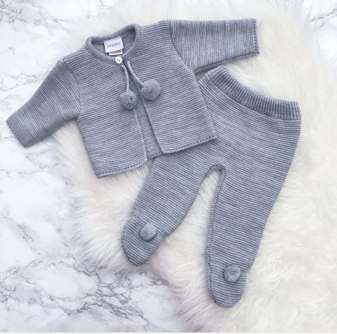 Knitted 2 piece pom pom set Grey -