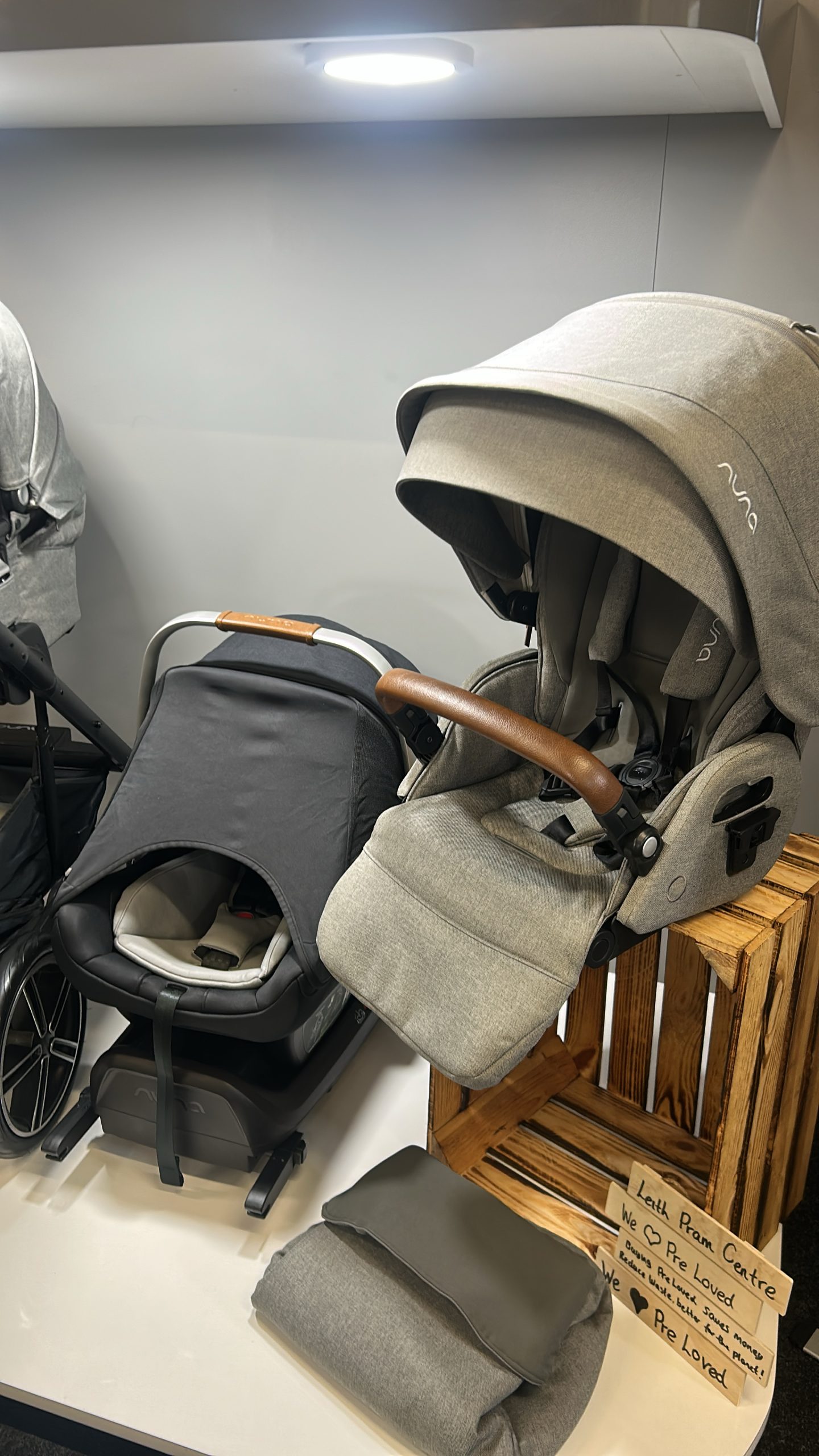 PRE LOVED nuna mixx next graphite travel system bundle