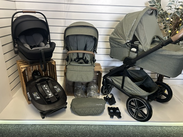 PRE LOVED nuna mixx next pine Travel System